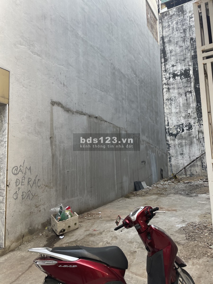 Tôi chính chủ muốn bán lô đất đường Cao Bá Quát, ngay sát bên nhà thờ