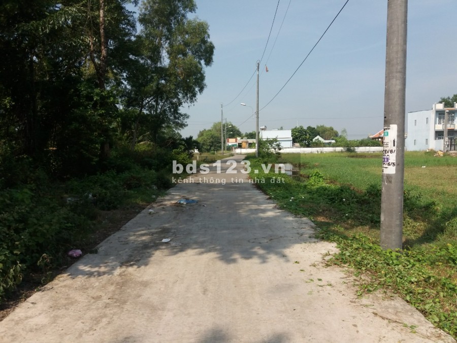 Cần bán nhà 5x20 nằm trên đường tỉnh lộ DT 826, chiết khấu 1 cây vàng