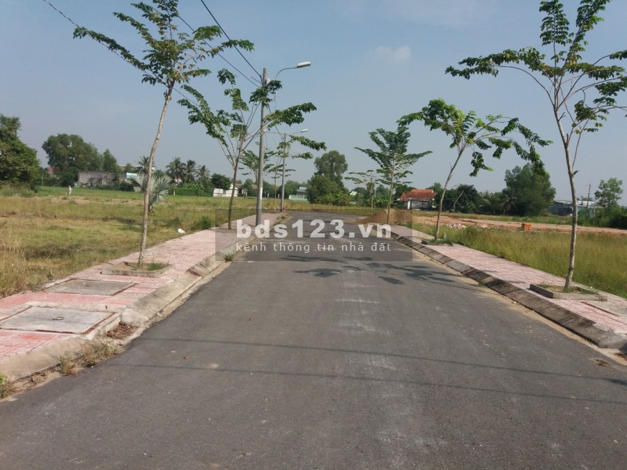 Cần bán nhà 5x20 nằm trên đường tỉnh lộ DT 826, chiết khấu 1 cây vàng