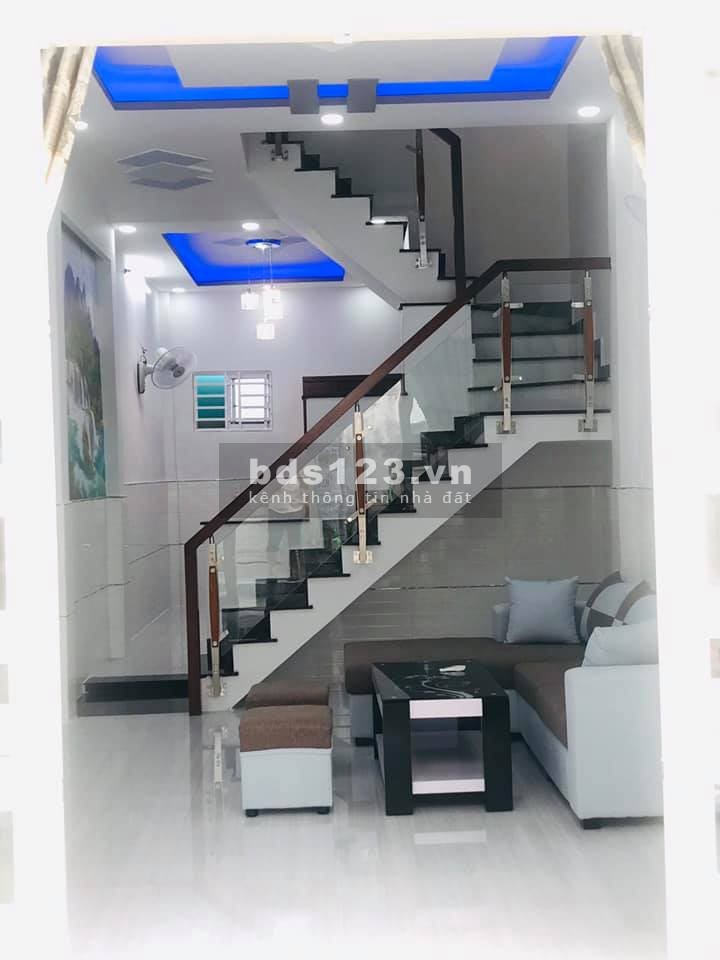 Bán nhà hẻm 5m Lạc Long Quân, 30m2, GIÁ 3.3 TỶ, LH 0914648319, Nhà xây dựng kiên cố