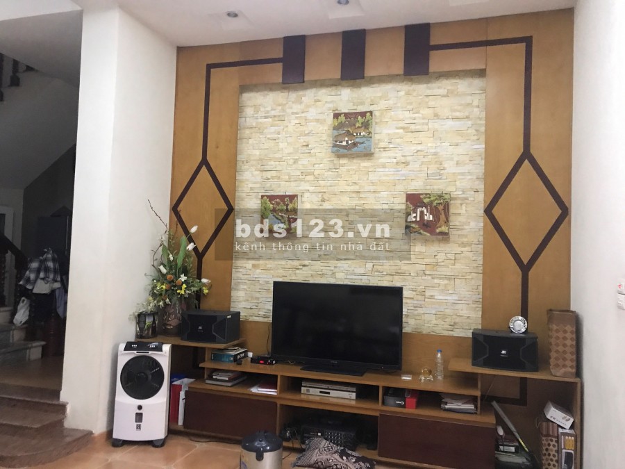 Cần bán gấp Biệt Thự đường Ngọc Thụy 156m2 x 4T, 12m MT, giá 9.5 tỷ. Gara 2 Ôtô. Ở sướng.