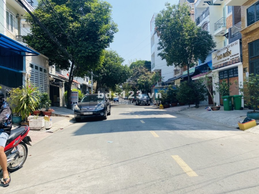 Bán nhà 2 lầu CN 200m lô nhì MT Đường Hoàng Quốc Việt P.Phú thuận Q7