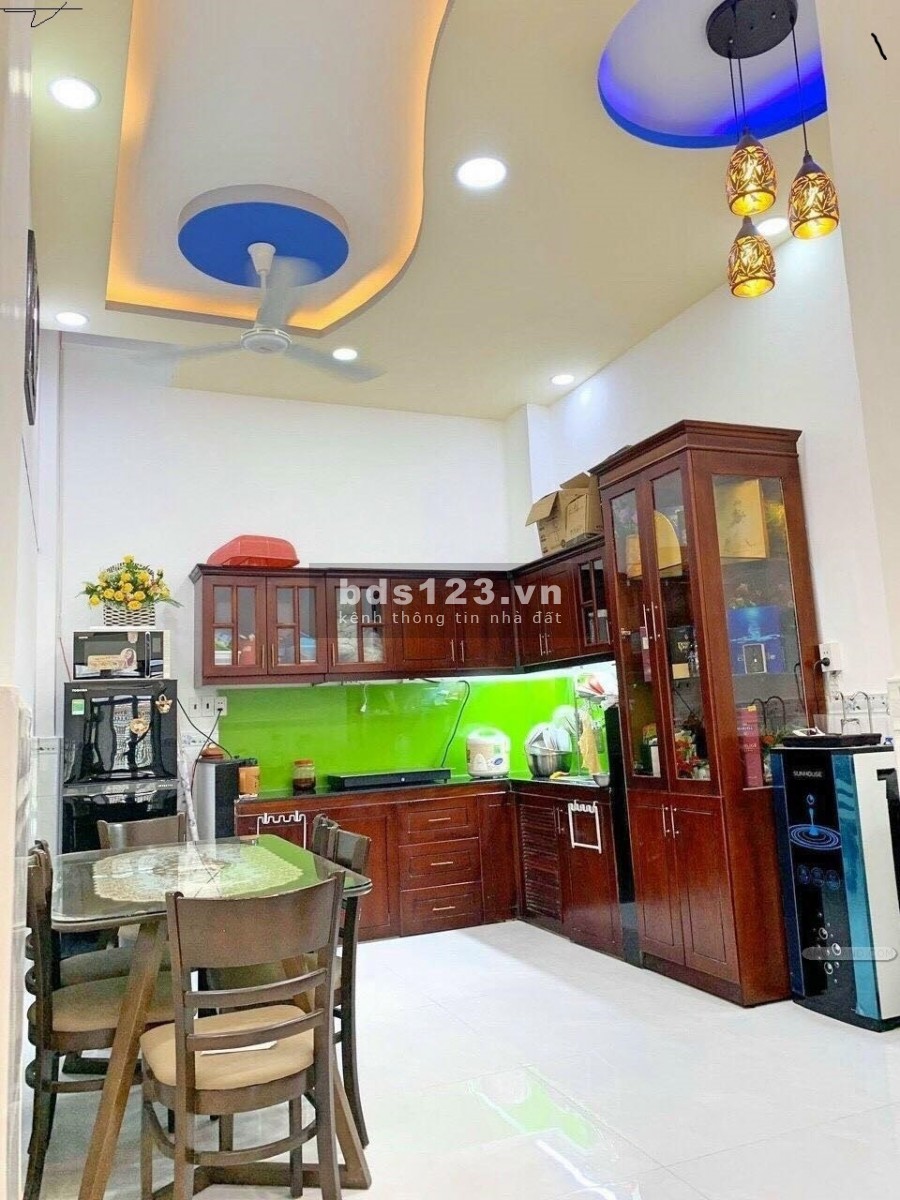 Đi Úc Bán gấp Nhà 139/8 Nguyễn Biểu, Phường 1, Quận 5, 45m2, 3 Tầng, giá 5 tỷ 9 MTG