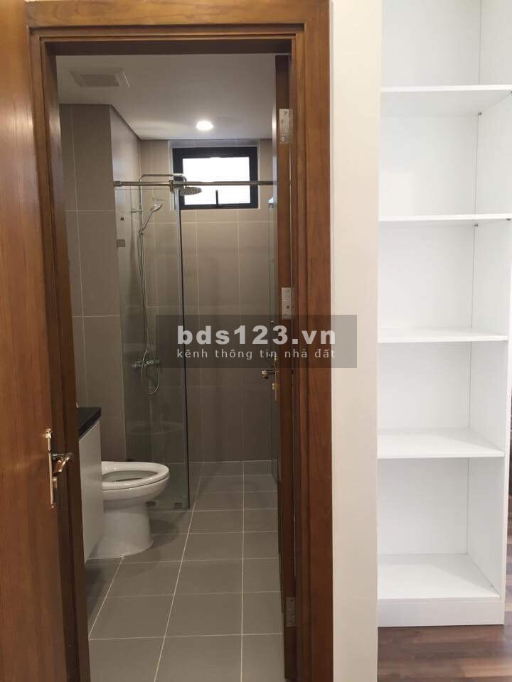 Cần bán gấp căn sáng 2 ngủ giá chỉ 2.35 tỷ, đầy đủ nội thất tại Goldmark City. LH 0949648705.