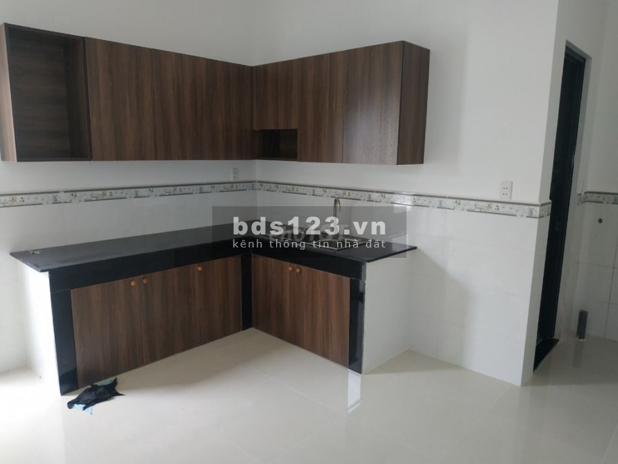 Nhận ngay nhà ở 1 trệt 1 lầu gần chợ Bình Chánh chỉ từ 800 triệu/ căn
