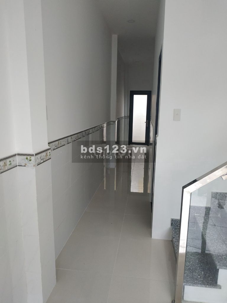 Nhận ngay nhà ở 1 trệt 1 lầu gần chợ Bình Chánh chỉ từ 800 triệu/ căn