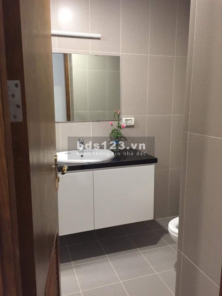 Cần bán gấp căn sáng 2 ngủ giá chỉ 2.35 tỷ, đầy đủ nội thất tại Goldmark City. LH 0949648705.