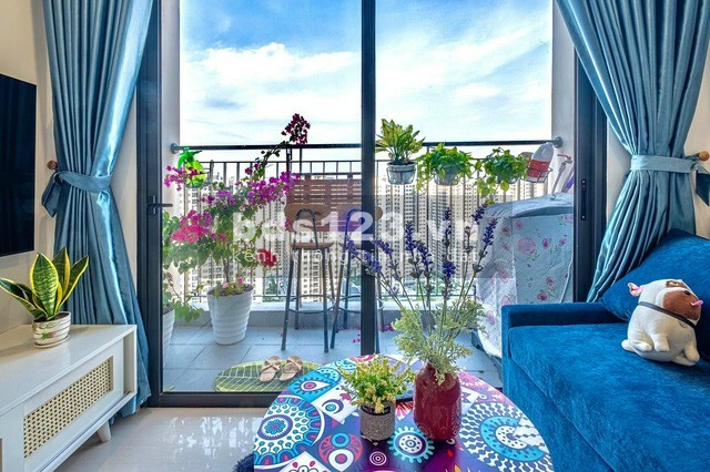 Chủ nhà cần bán gấp căn hộ Vinhomes Grand Park Q9 căn 1PN+ view sông và hồ bơi nội khu giá 1.72 tỷ.Liên hệ 0363583647