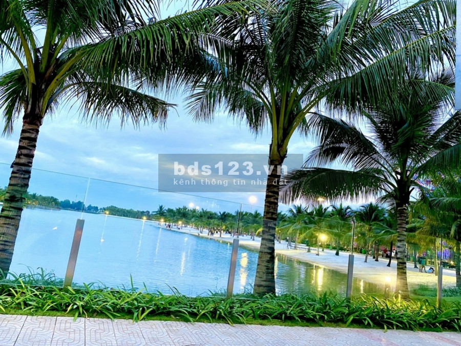 Chủ nhà cần bán gấp căn hộ Vinhomes Grand Park Q9 căn 1PN+ view sông và hồ bơi nội khu giá 1.72 tỷ.Liên hệ 0363583647