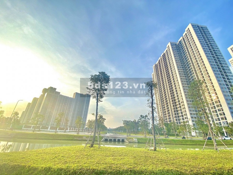 Chủ nhà cần bán gấp căn hộ Vinhomes Grand Park Q9 căn 1PN+ view sông và hồ bơi nội khu giá 1.72 tỷ.Liên hệ 0363583647