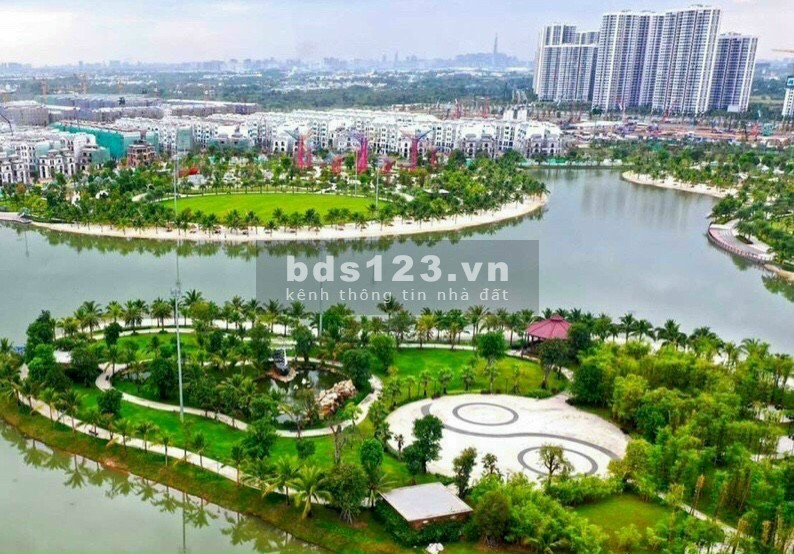 Chủ nhà cần bán gấp căn hộ Vinhomes Grand Park Q9 căn 1PN+ view sông và hồ bơi nội khu giá 1.72 tỷ.Liên hệ 0363583647