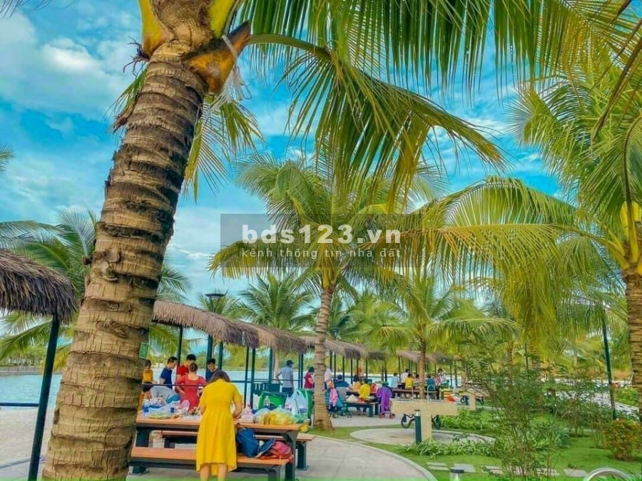 Chủ nhà cần bán gấp căn hộ Vinhomes Grand Park Q9 căn 1PN+ view sông và hồ bơi nội khu giá 1.72 tỷ.Liên hệ 0363583647