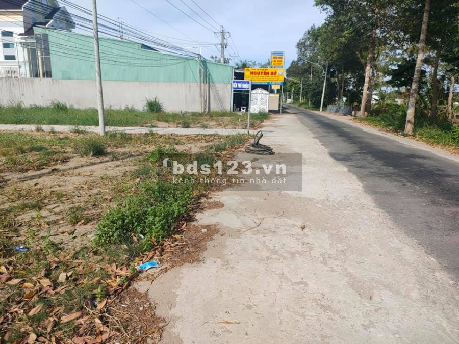 Đất mặt tiền đường liên xã Phú Nhuận