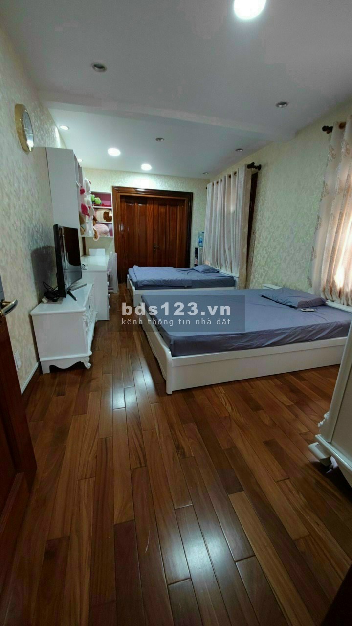 Cho thuê nhà nguyên căn 4 lầu, 163 MT đường Bàu Cát Đôi, P14, Tân Bình. 4x20m