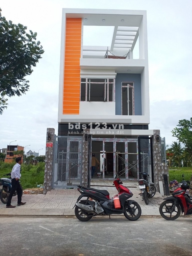 Chính chủ bán gấp căn nhà mặt tiền Đinh Đức Thiện, 90m2, 1 trệt 2 lầu, 3PN, 3WC. LH: 079394749