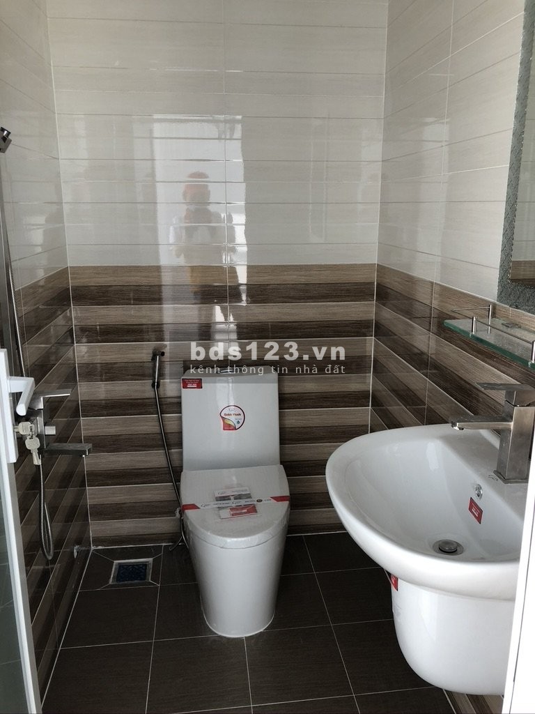 Chính chủ bán gấp căn nhà mặt tiền Đinh Đức Thiện, 90m2, 1 trệt 2 lầu, 3PN, 3WC. LH: 079394749