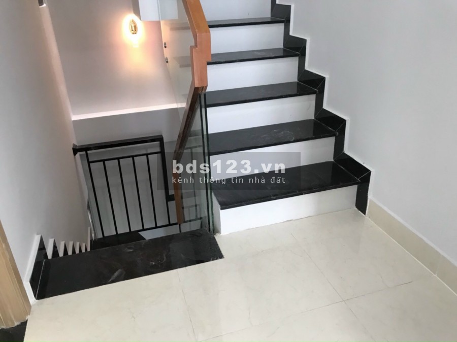 Bán nhà 6x15 sổ hồng riêng mặt tiền KDT mới gần chợ Bình Chánh