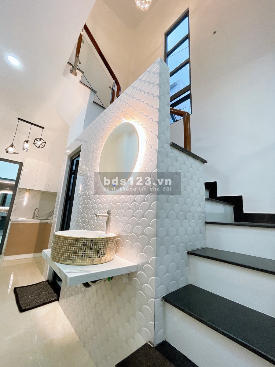 Bán nhà đẹp 1 lầu gần mặt tiền đường Phạm Hùng P9 Q8