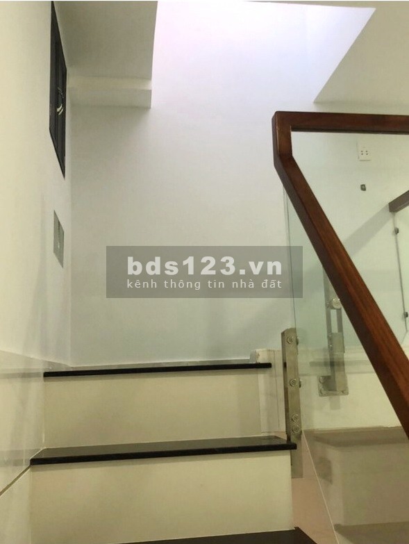 Nhà mới lầu 3pn (vào ở ngay) hẻm Nguyễn Thị Tần P1 Q8