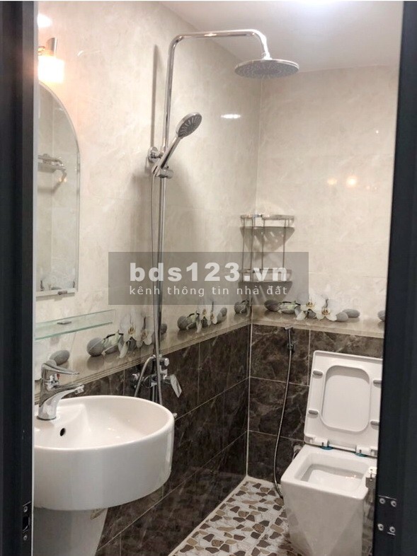 Nhà mới lầu 3pn (vào ở ngay) hẻm Nguyễn Thị Tần P1 Q8