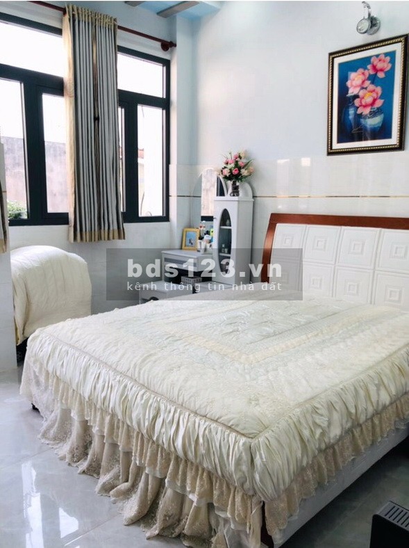 Nhà mới lầu 3pn (vào ở ngay) hẻm Nguyễn Thị Tần P1 Q8