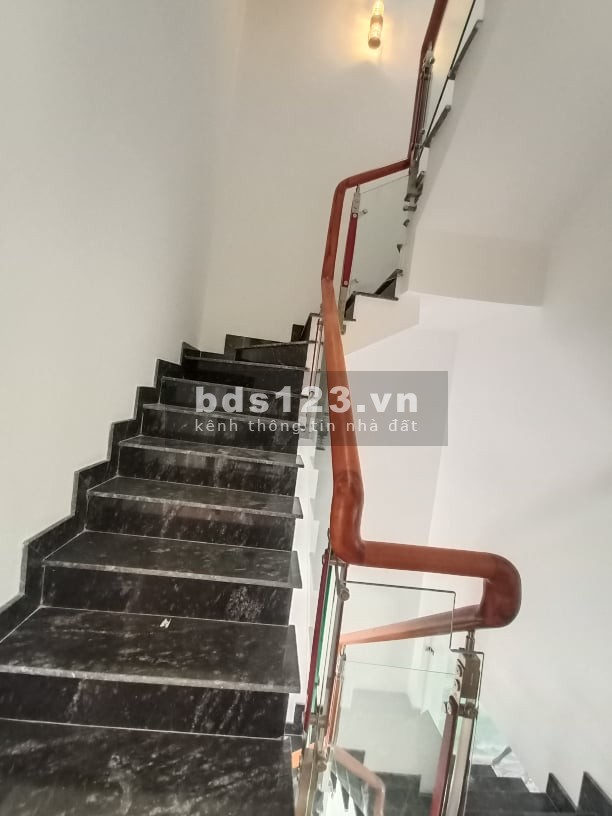 Biệt thự diện tích 8.5 x 15 , cách chợ Bình Chánh chỉ 1km