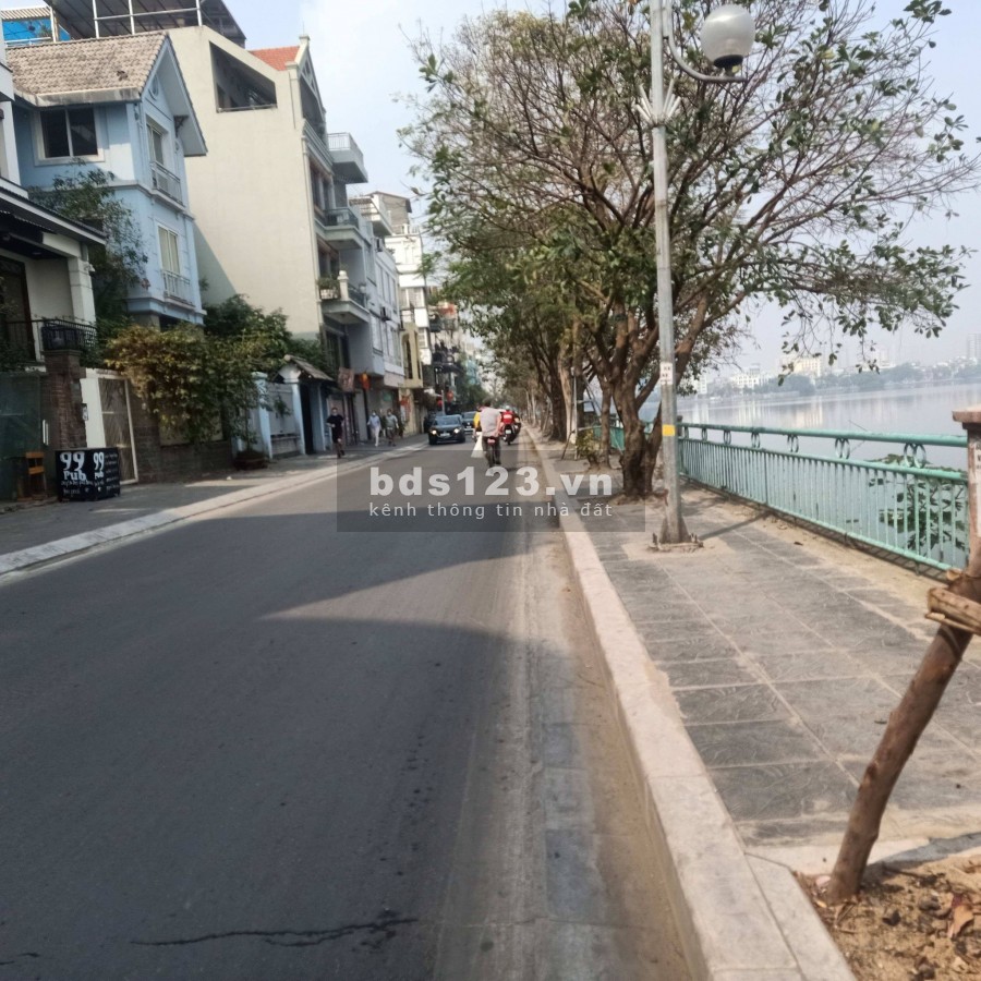 Bán nhà mặt phố Nguyễn Đình Thi - Tây Hồ, 101m2 x MT 7m, 46 tỷ.