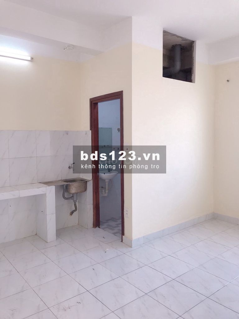 Phòng trọ đẹp nằm trong chung cư Q7 nội thất cơ bản bancông
