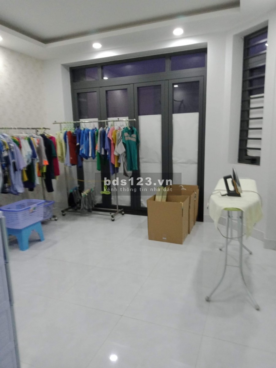 Căn góc 4PN - 5WC Hẻm xe hơi gần chợ Phú Thuận 10 triệu/ tháng