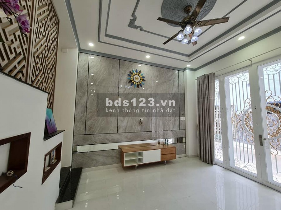 Bán nhà hẻm 8m Đồng Đen, 60m2 4.5x13,4 tầng, GIÁ 7 TỶ, LH 0914648319, Nói không với lộ giới