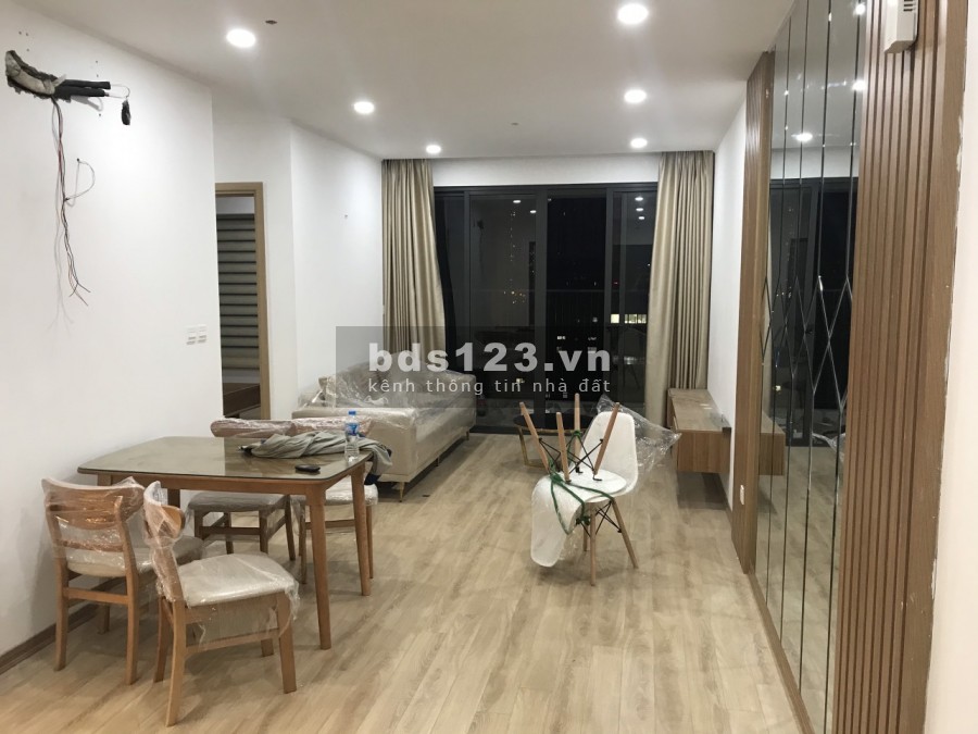 Cho thuê chung cư Sapphire Place số 4 Chính Kinh 117m2 3PN thoáng mát đồ cơ bản LH 0988296228