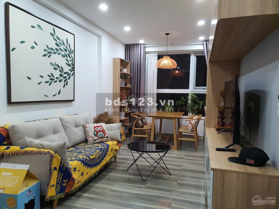 Căn hộ sàn gỗ sang trọng, hướng tốt cần cho thuê giá 6 triệu/tháng, dtsd 66m2, 2 PN, cc Saigon Gateway