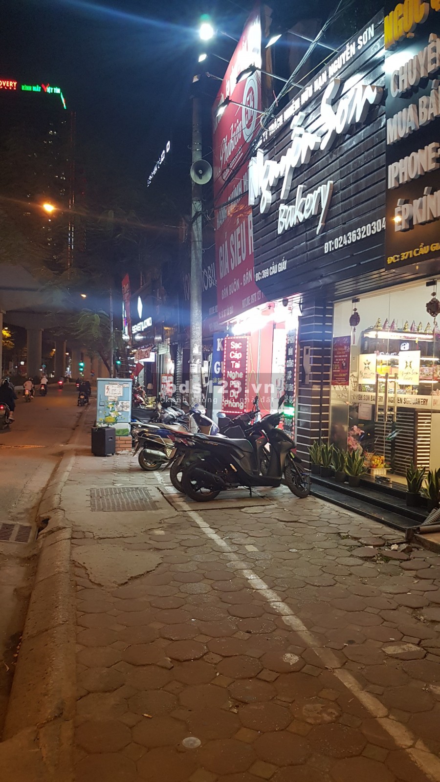Siêu Hot Mặt Phố Cầu Giấy Vị Trí Siêu Đẹp Nằm Ngay Ngã Tư Vỉa Hè 5m Kinh Doanh Bất Chấp