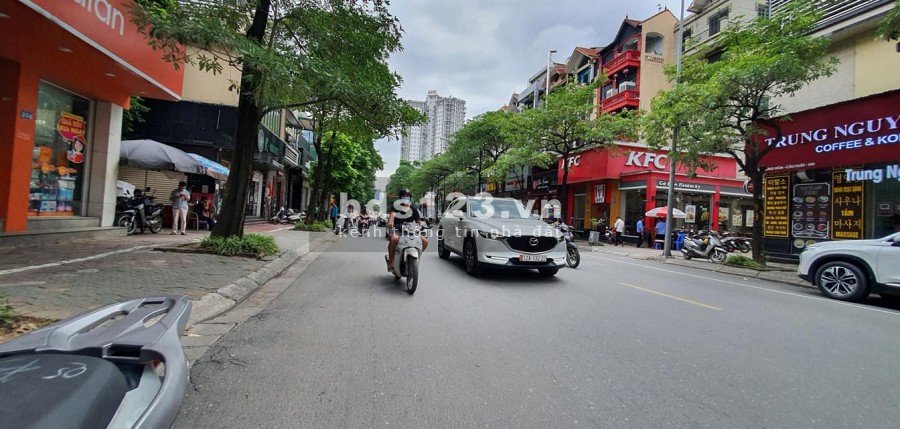 Bán nhà mặt phố Trung Hòa, 135m2 x 6T, thang máy, 49.5 tỷ.
