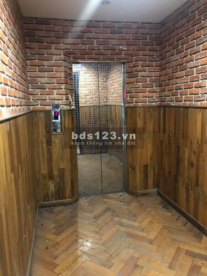 Bán nhà mặt phố Trung Hòa, 135m2 x 6T, thang máy, 49.5 tỷ.