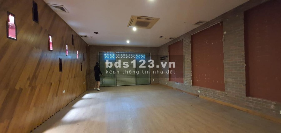 Bán nhà mặt phố Trung Hòa, 135m2 x 6T, thang máy, 49.5 tỷ.