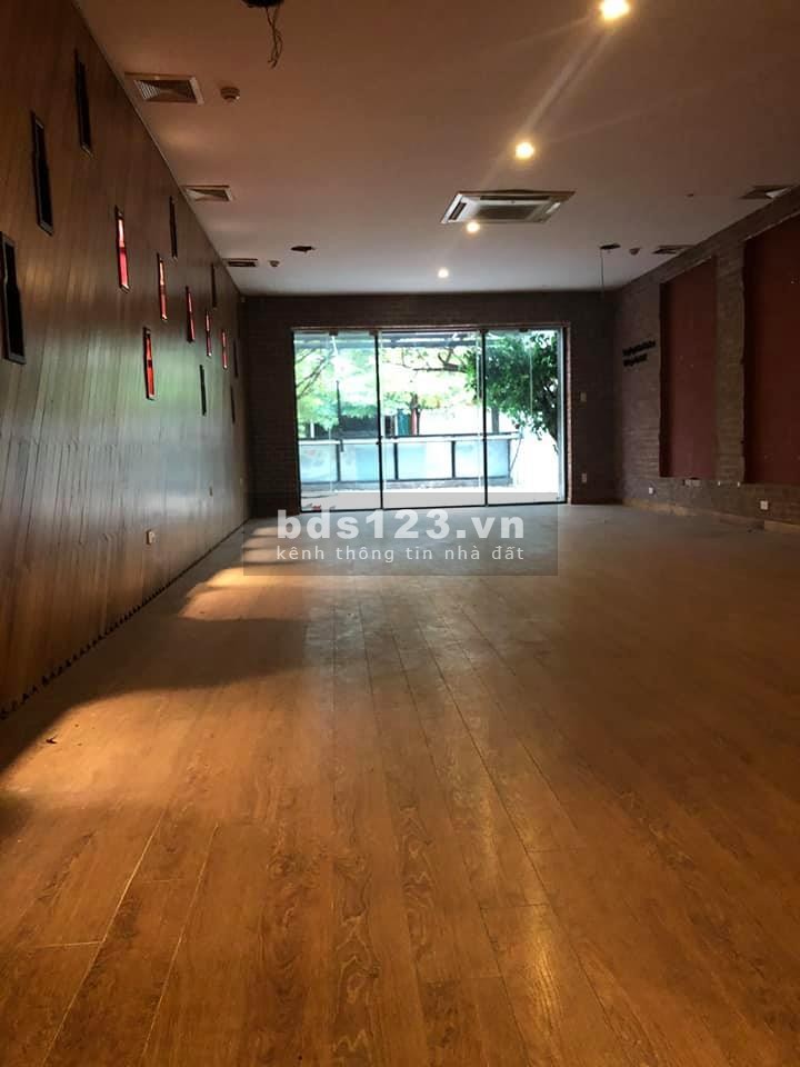 Bán nhà mặt phố Trung Hòa, 135m2 x 6T, thang máy, 49.5 tỷ.