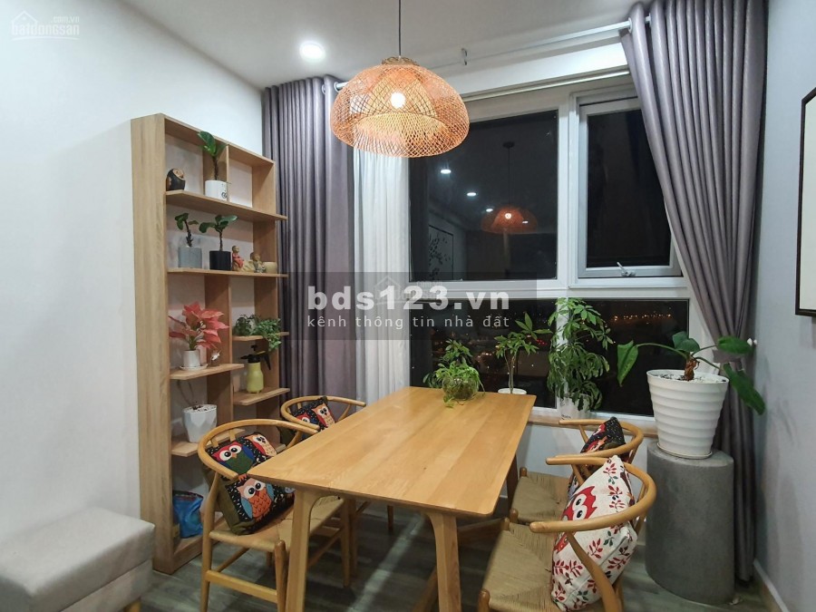 Căn hộ sàn gỗ sang trọng, hướng tốt cần cho thuê giá 6 triệu/tháng, dtsd 66m2, 2 PN, cc Saigon Gateway