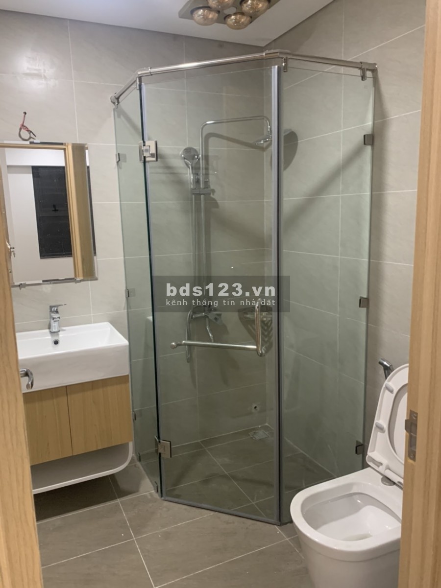 Cho thuê chung cư Sapphire Place số 4 Chính Kinh 117m2 3PN thoáng mát đồ cơ bản LH 0988296228