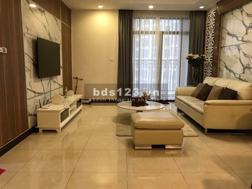 Bán gấp căn hộ 103m2 tòa R6 chung cư Royal City, ban công Đông Nam, giá 4.9 tỷ