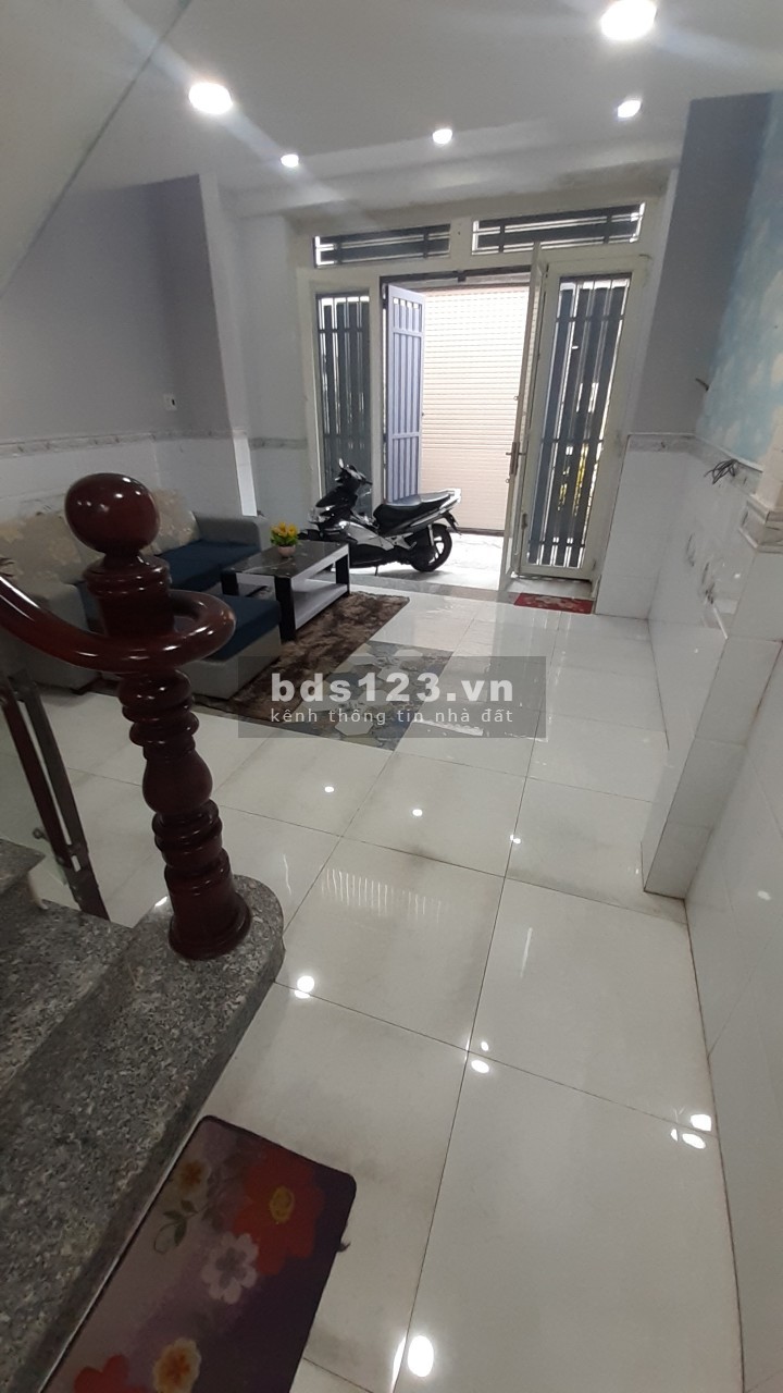BÁN NHÀ NGUYỄN TƯ GIẢN 3 PHÒNG NGỦ 3 TẦNG LẦU