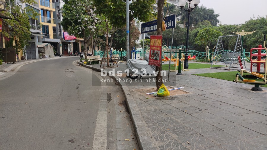 Bán nhà lô góc 5 tầng mặt phố Yên Hoa, mặt Hồ Tây 24m2 MT 4,2m giá 12 tỷ. LH 0912442669