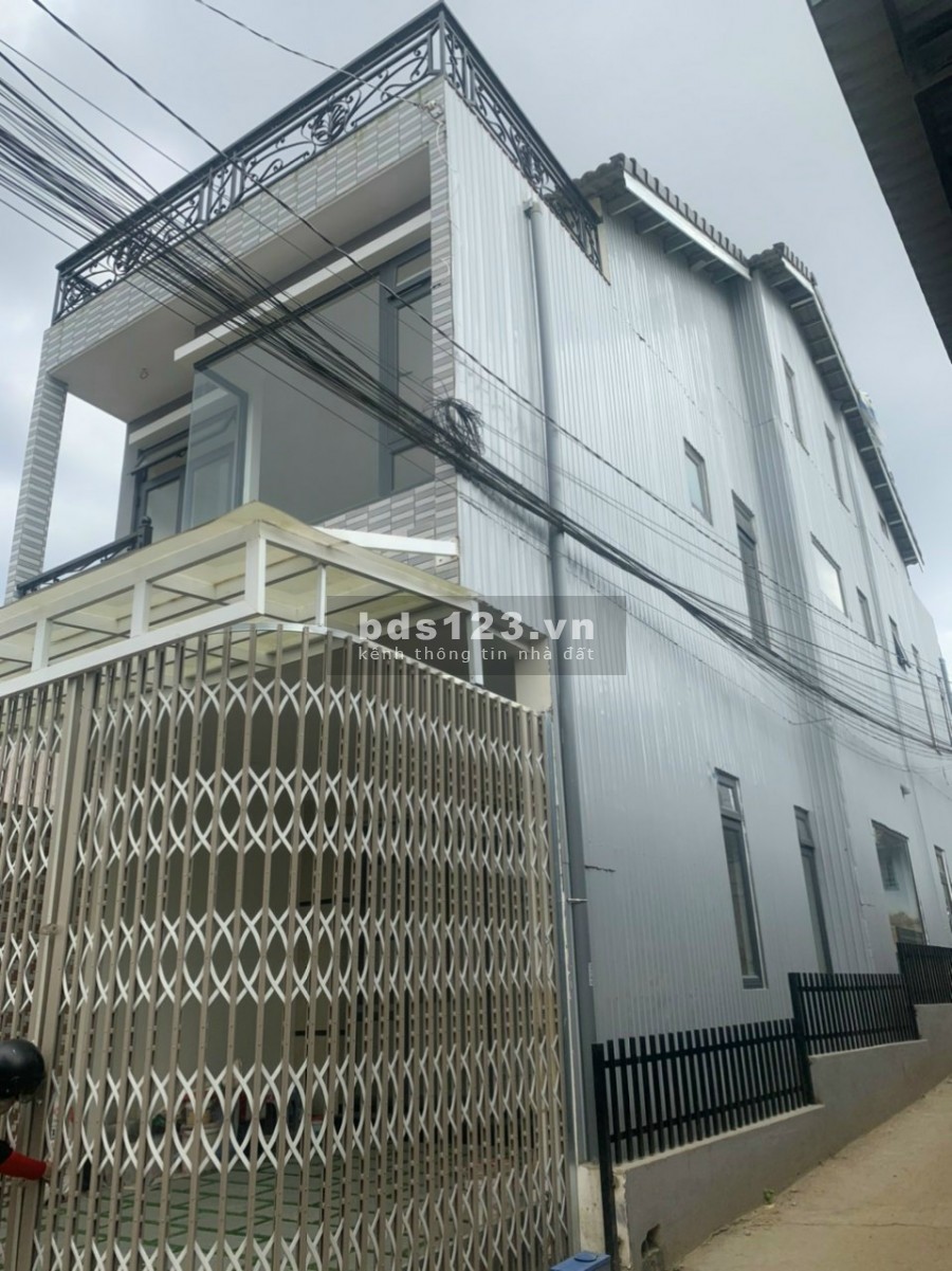Nhà Đất Đà Lạt cần bán nhà sổ riêng xây dựng có xân đậu ô tô gần trung tâm Đà Lạt thích hợp làm khu nghĩ dưỡng định cư lâu dài