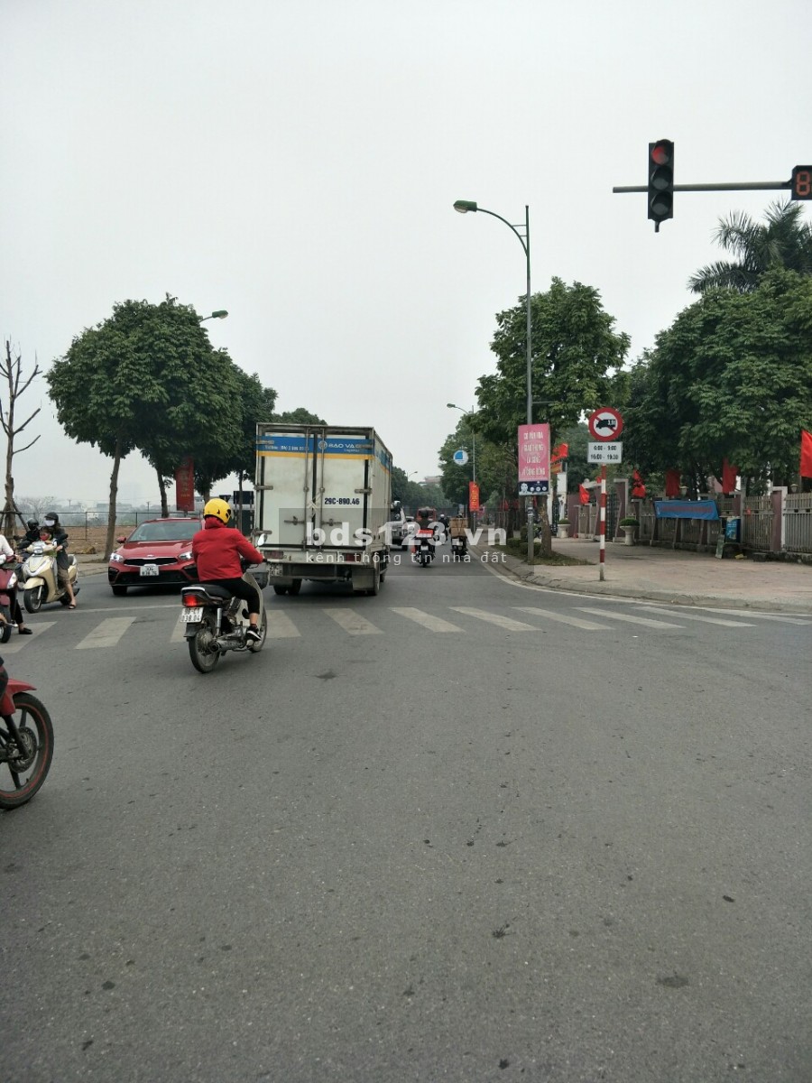 Bán nhà mặt Phố Thạch Bàn 75m2 x 5m, mặt tiền, C4, giá 10.9 tỷ. Kinh doanh đỉnh, Vỉa hè đá bóng.