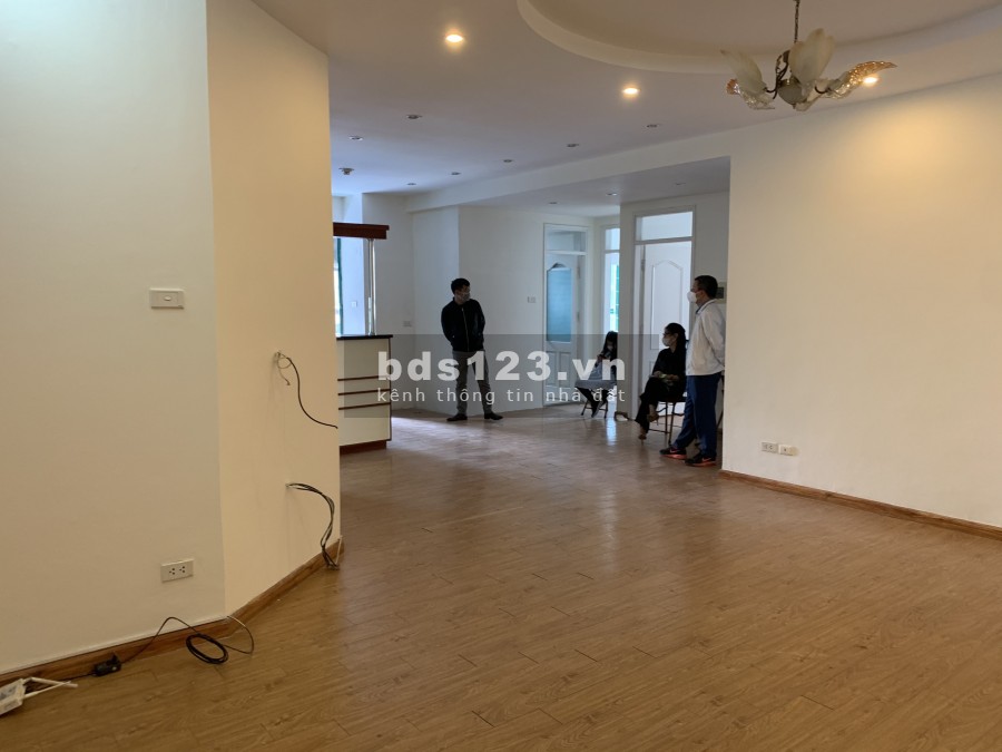 Cho thuê chung cư 18T2 Lê Văn Lương 3 ngủ cơ bản 11.5 triệu. Lh 0377983070