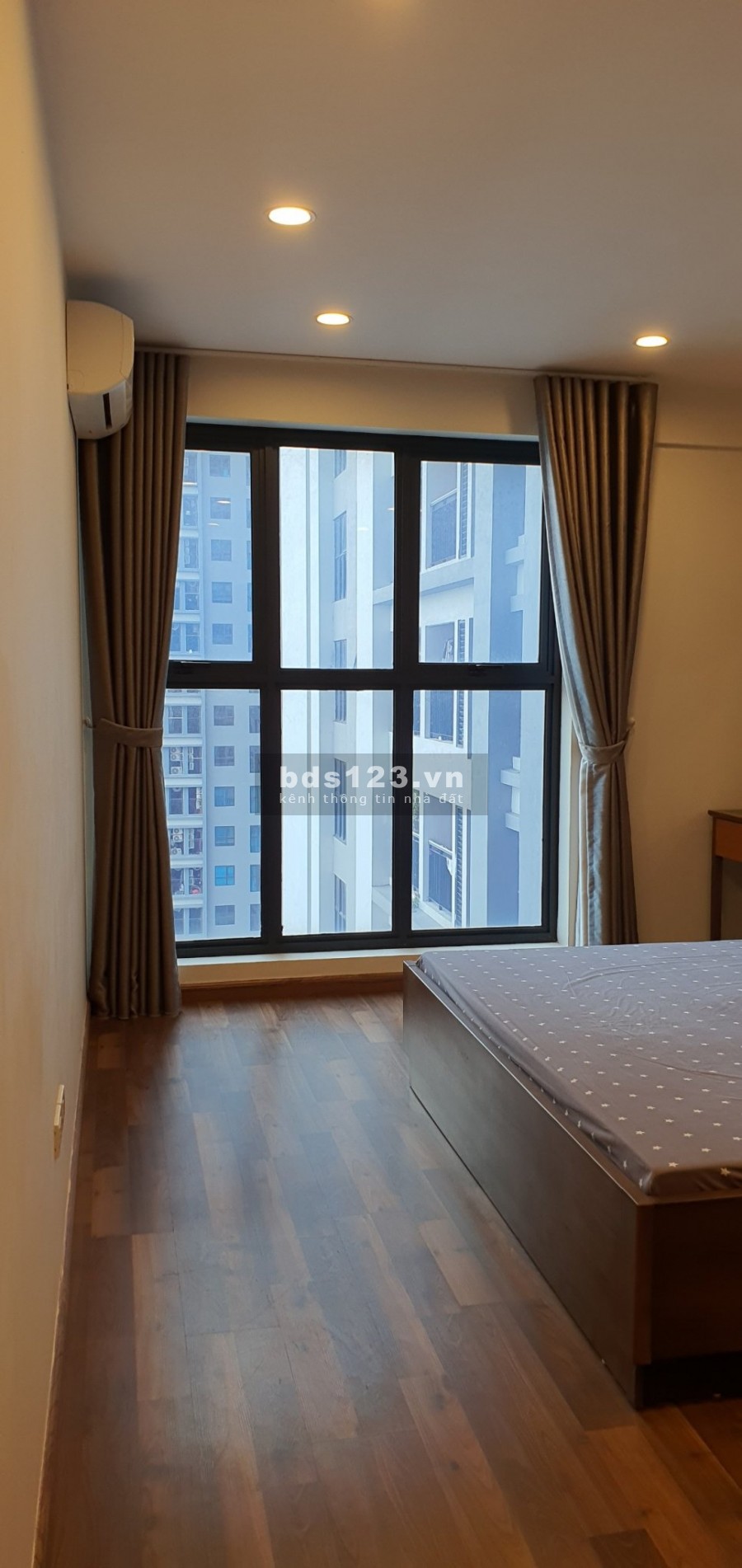 Hot căn hộ 3 ngủ, 105m2, tầng trung, view đẹp tại Goldmark City, giá 3.7 tỷ.