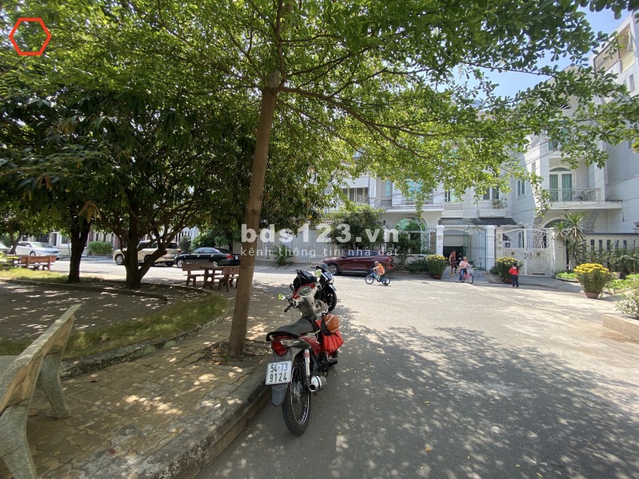 Khu Biệt Thự Nơ Trang Long 7,5x18. Trệt 3lầu, 4pn, full Nội thất.