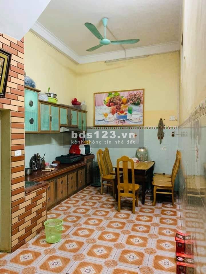 NHÀ LÔ GÓC GIẢI PHÓNG THANH XUÂN Ô TÔ TRÁNH 58M2. MT 6M 5.8 TỶ