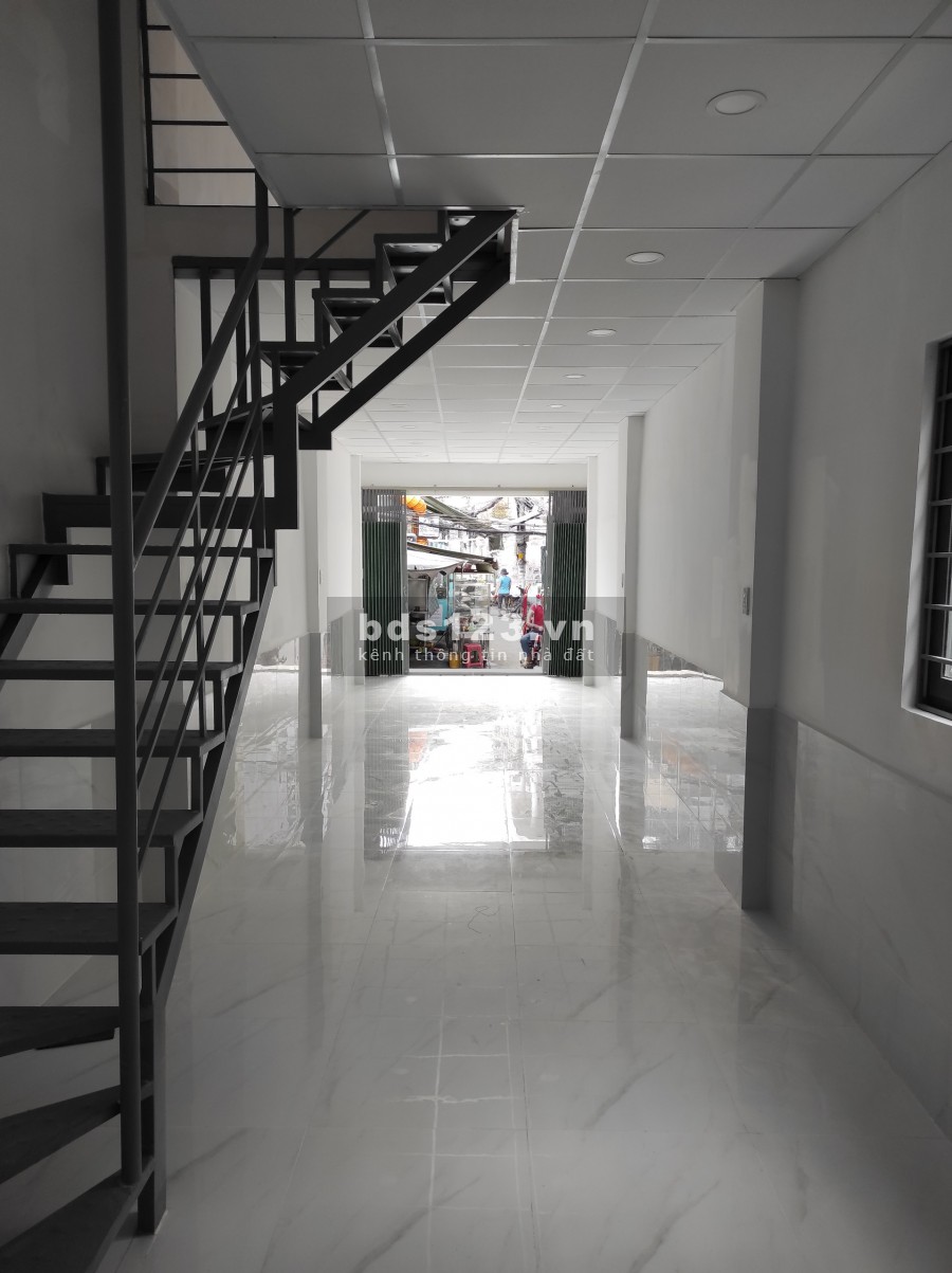 Nhà mới xây cho thuê nguyên căn 1 trệt 1 lầu hẻm xe tải vào được có cửa hông thuận tiện kinh doanh.