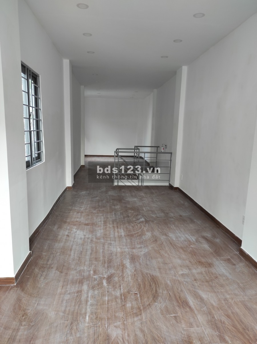 Nhà mới xây cho thuê nguyên căn 1 trệt 1 lầu hẻm xe tải vào được có cửa hông thuận tiện kinh doanh.